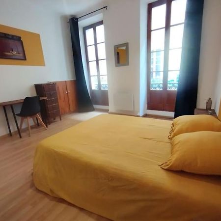 Appartement En Plein Centre. カルパントラ エクステリア 写真