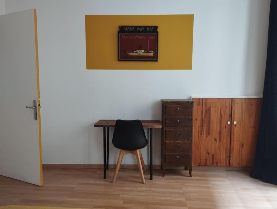 Appartement En Plein Centre. カルパントラ エクステリア 写真