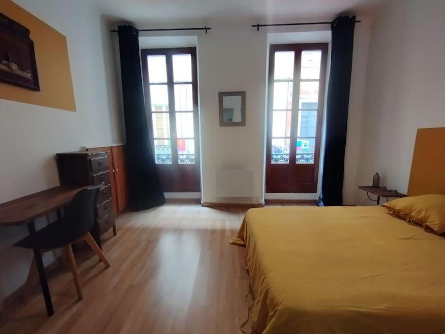 Appartement En Plein Centre. カルパントラ エクステリア 写真