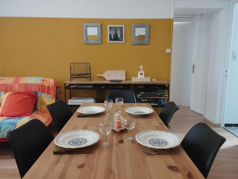Appartement En Plein Centre. カルパントラ エクステリア 写真
