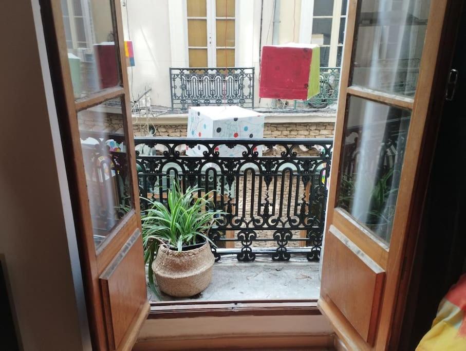 Appartement En Plein Centre. カルパントラ エクステリア 写真